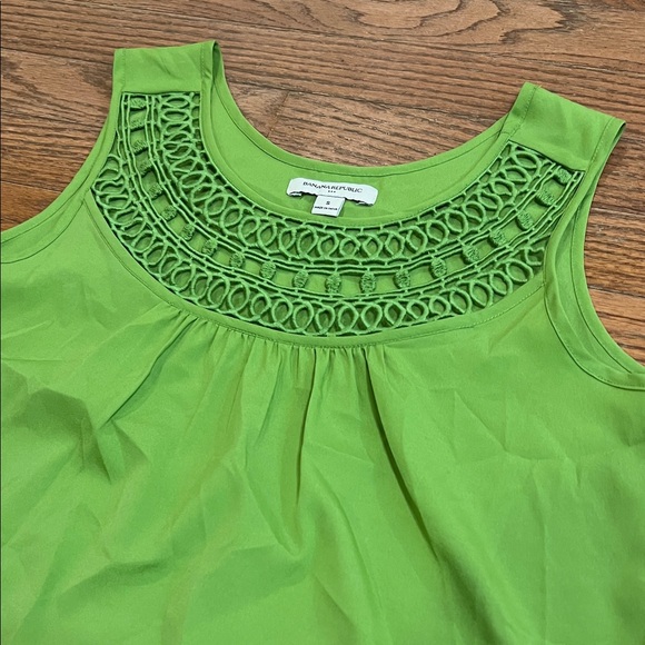 Banana Republic Bright Green Crochet Yoke Tank - Picture 3 of 8